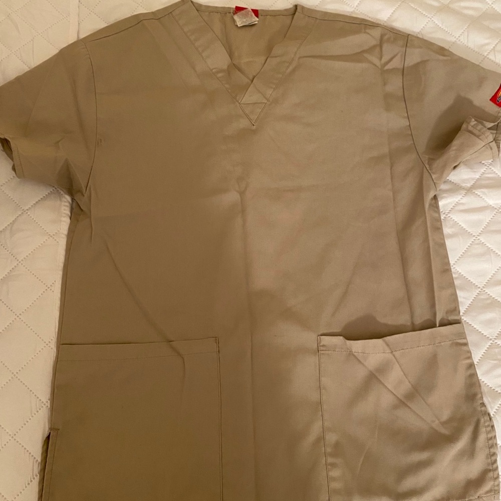 Scrub tops - Picture 7 of 8
